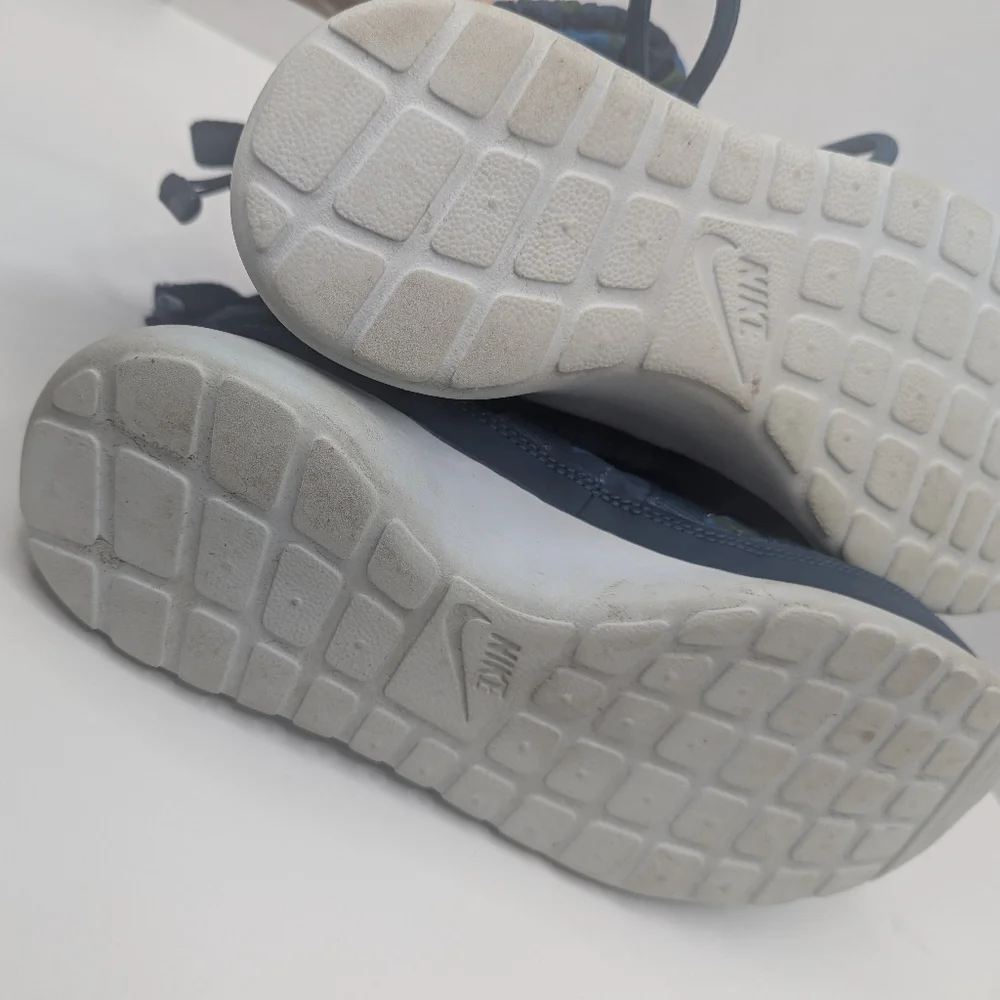 NIKE Women Roshe One Hi Print Sneaker Boot in Squadron Blue Sz 8.5 - Picture 9 of 11